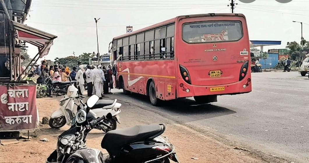 अवसरी फाटा येथे राज्य परिवहन महामंडळाचा अधिकृत बस थांबा देण्याची मागणी