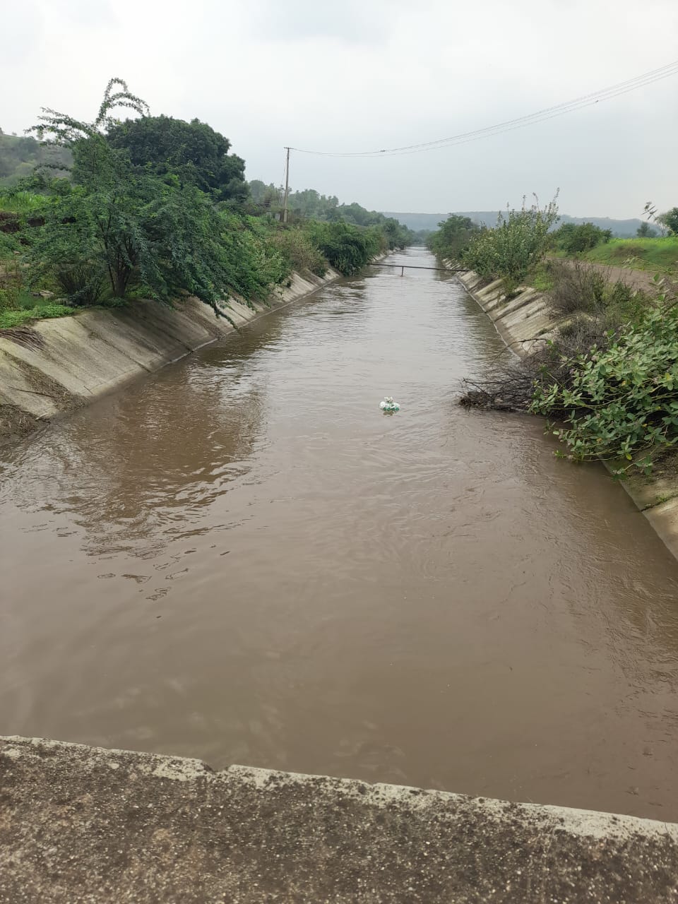 हुतात्मा बाबू गेनू सागर डिंभे धरणाच्या उजव्या कालव्याला पाणी सोडण्यात आल्याने शेतकऱ्यांमध्ये समाधान