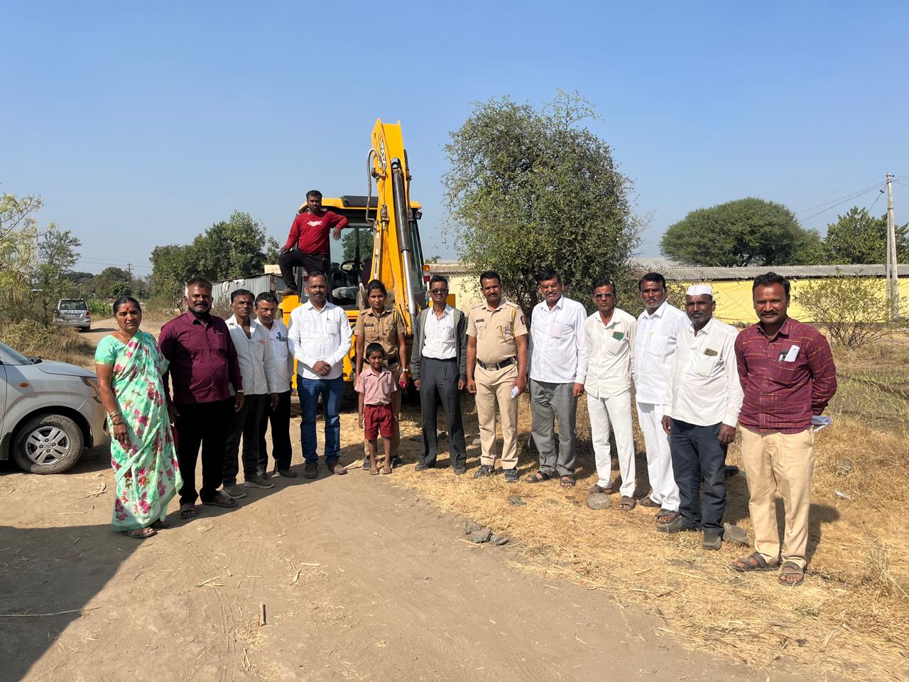 पंचवीस वर्षापासून असलेल्या रस्त्याचा वाद मिटला ; जाकरवाडीतील कापडदरा येथील रस्ता वाहतुकीसाठी खुला