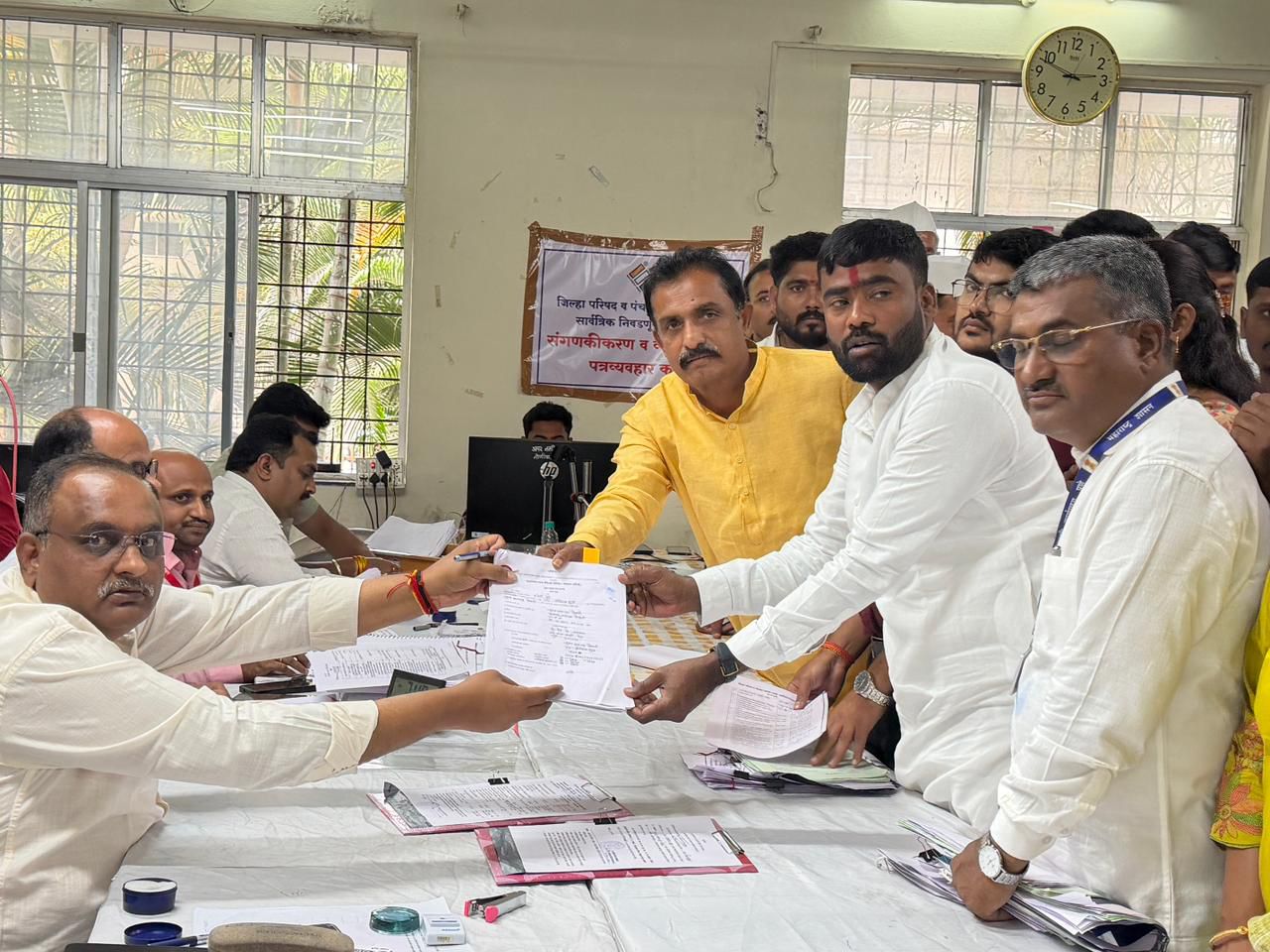 सामान्य जनतेसाठी खंबीरपणे उभं राहणारं नाव… सुरज भालचंद्र चौधरी