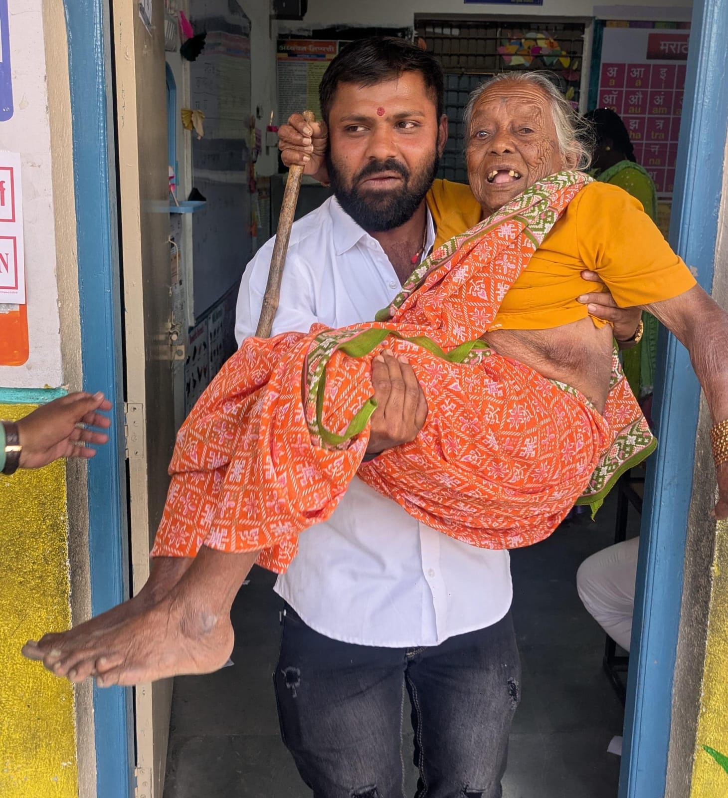 आंबेगाव तालुक्यात ६५.१० टक्के मतदान ; कळंब येथे ९१ वर्षीय आजीने बजावला मतदानाचा हक्क