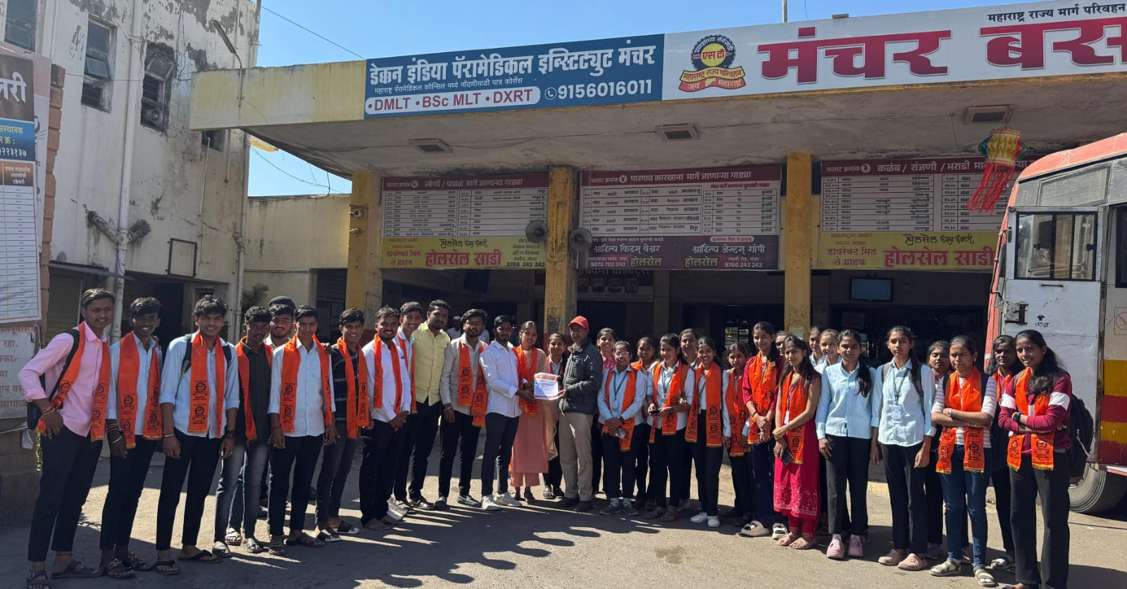 शालेय विद्यार्थ्यांना बस सुविधा वाढविण्यासाठी परिवहन महामंडळाला निवेदन