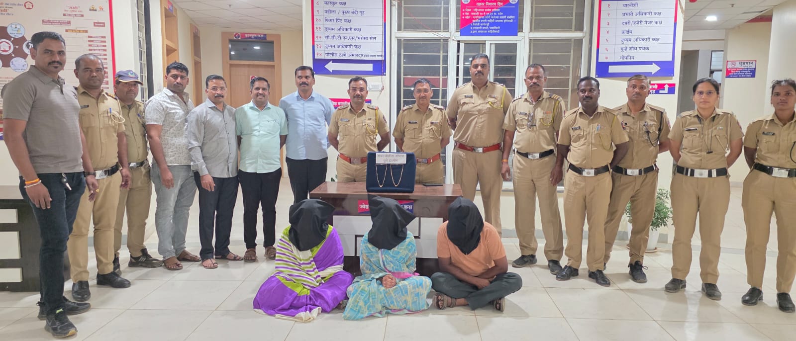 मंचर बस स्थानकावर सोन्याच्या दागिन्यांची चोरी करणारी टोळी जेरबंद ; मंचर पोलिसांची कारवाई, २४ ग्रॅम सोन्याचे दागिने जप्त