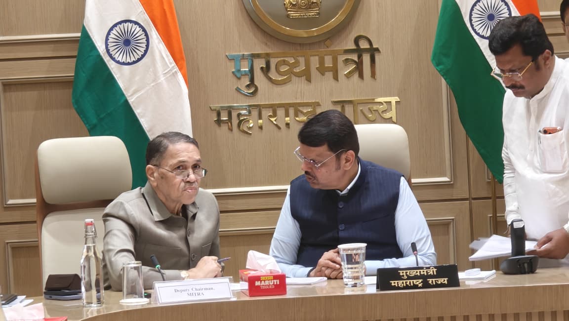 आंबेगाव-शिरूर मतदारसंघातील विकासकामांसाठी दिलीप वळसे-पाटील यांनी घेतली मुख्यमंत्री देवेंद्र फडणवीस यांची भेट; विविध प्रलंबित प्रश्नांवर सकारात्मक चर्चा