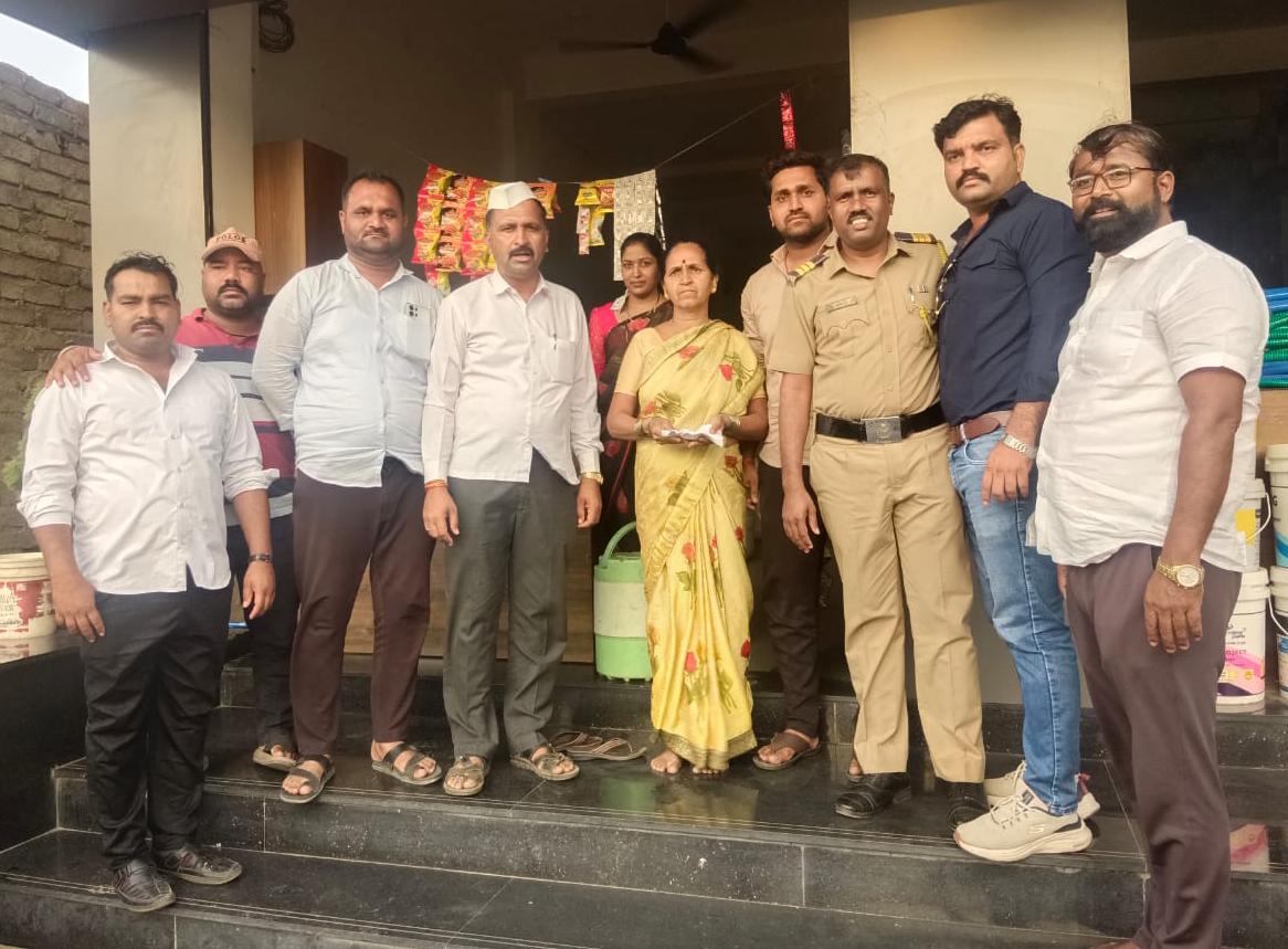 लोणी येथे भरदिवसा महिलेच्या गळ्यातील सोन्याचे गंठण हिसकावण्याचा प्रयत्न ; महिलेने प्रतिकार केल्याने मोठे नुकसान टळले